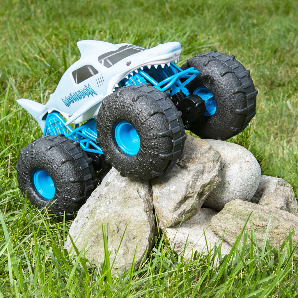 Monster Jam Rc Megalodon Storm 1:15 Voor Elk Terrein